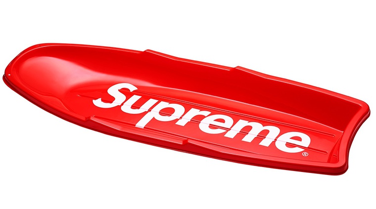 Supreme выпустили санки | Новости | Woman.ua