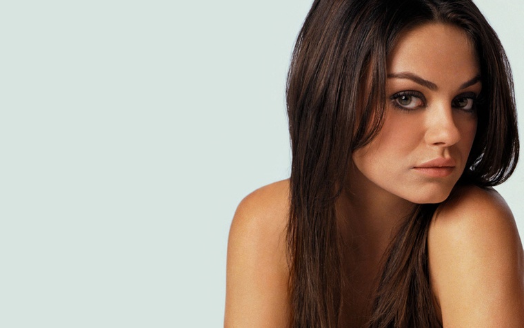 Mila Kunis I Eshton Katcher Potratili Na Obruchalnye Kolca Vsego 190 Novosti Woman Ua
